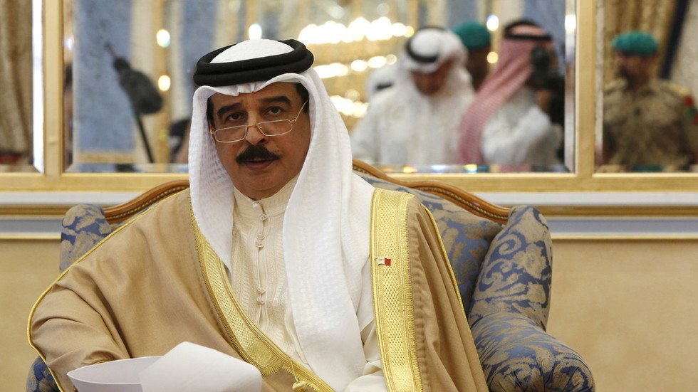 ملك البحرين يعلق على موقف العراق من الاعتداء على سفارة بلاده 