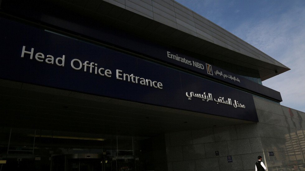 تركيا توافق على بيع أحد أكبر بنوكها لمصرف إماراتي عملاق  