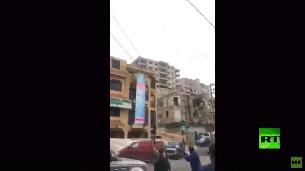 إطلاق نار كثيف يستهدف موكب وزير لبناني