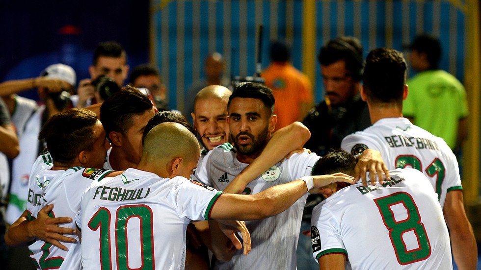 الجزائر تضرب غينيا بالثلاثة وتحجز مقعدها في ربع نهائي كأس إفريقيا