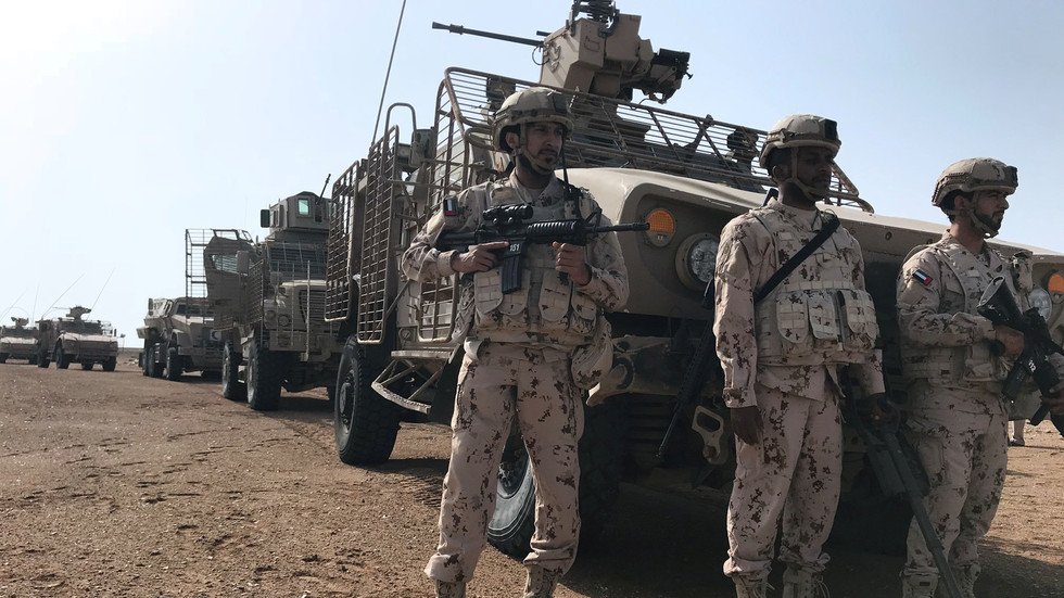 "أ ف ب" عن مسؤول : أبو ظبي تخفض قواتها باليمن وتنتقل من الاستراتيجية العسكرية لـ"السلام أولا"