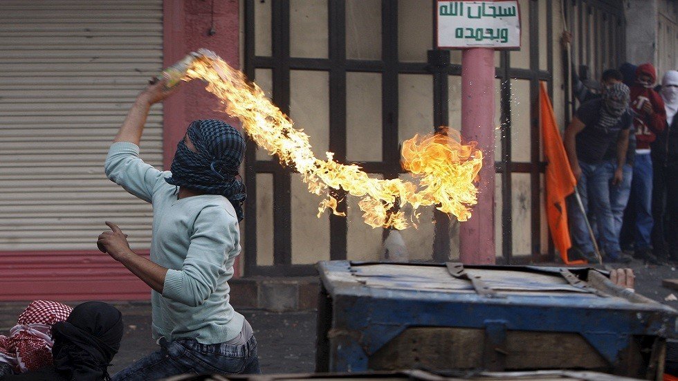 إصابة فلسطيني ألقى زجاجة حارقة على محكمة عسكرية