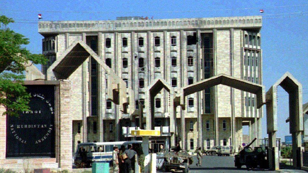 كردستان العراق يمنح الثقة لمسرور بارزاني رئيسا للحكومة 