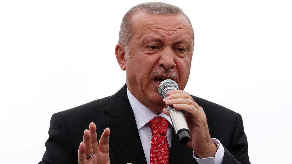 أردوغان يهاجم رفيق دربه  باباجان "بخاطر مكسور"!