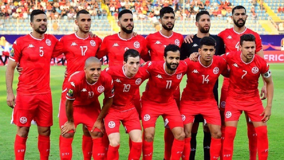 المعلق التونسي رؤوف خليف يستفز الجمهور المصري خلال مباراة تونس ونيجيريا