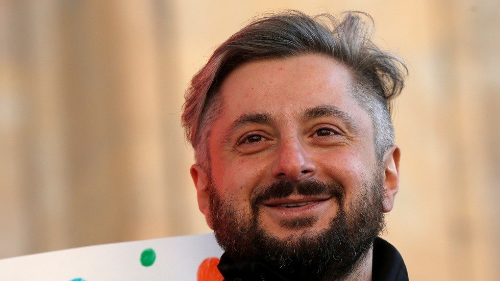 جورجيا.. طرد مدير قناة شتم أحد صحفييها الرئيس الروسي