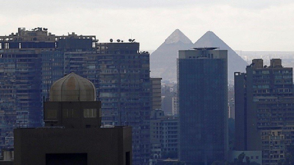 مصر تحذر مواطنيها من عدم الالتزام بجهة عملهم في قطر