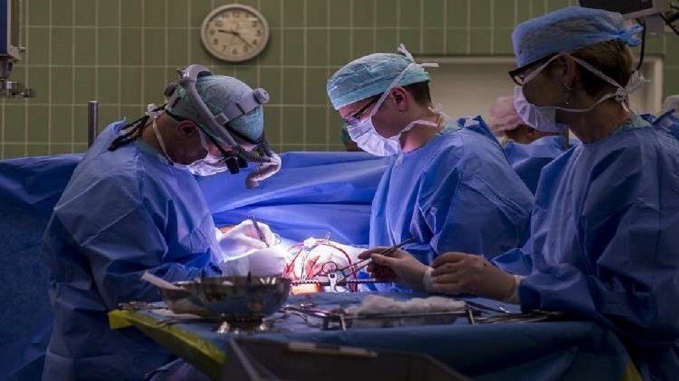 الأطباء يستخرجون "كنزا" بقيمة 65 ألف دولار من معدة هندية!