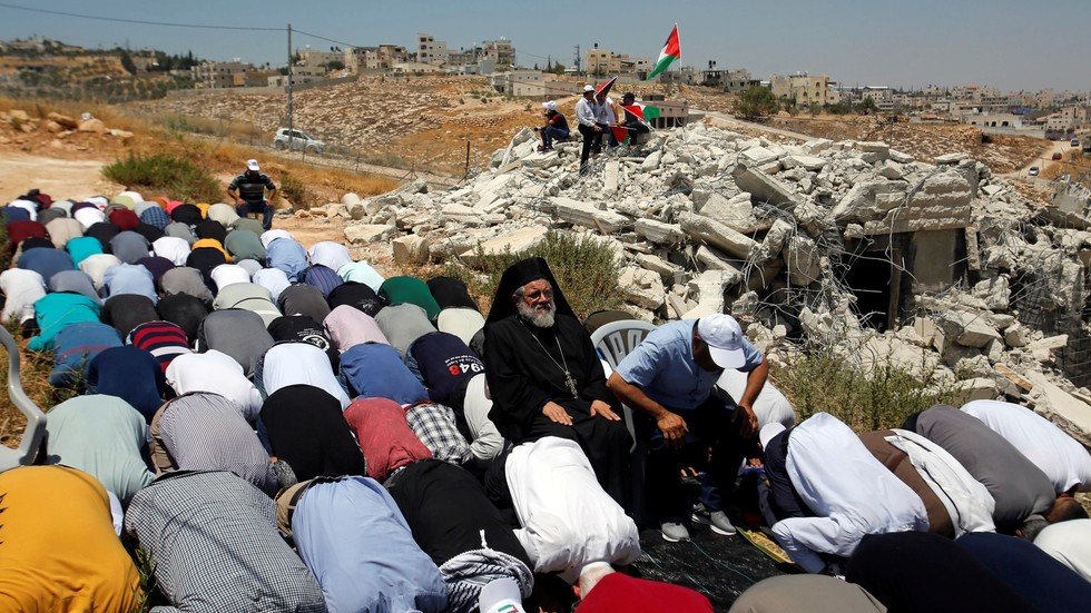 السلطات الإسرائيلية تعتدي على المعتصمين في صور باهر جنوب شرق القدس