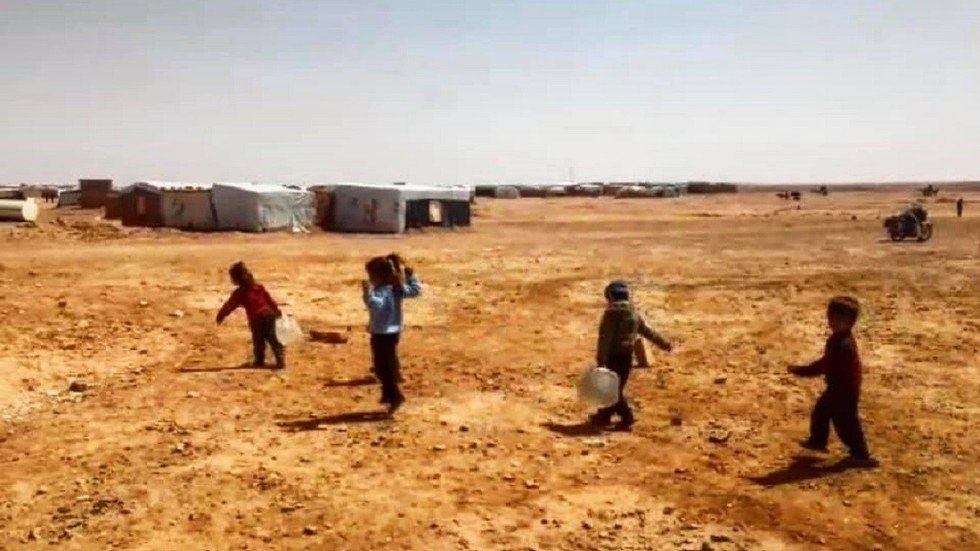 "واشنطن بوست": الولايات المتحدة ترفض إطعام 30 ألف نازح سوري جائع على بعد أميال من قاعدة أمريكية
