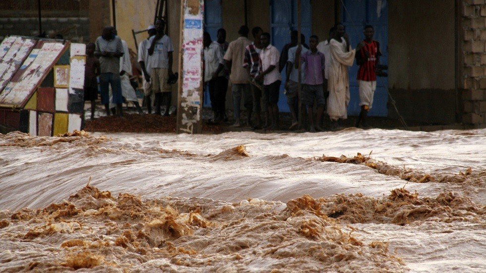 السودان.. أمطار غزيرة تُغرق شوارع الخرطوم وتشل الحركة