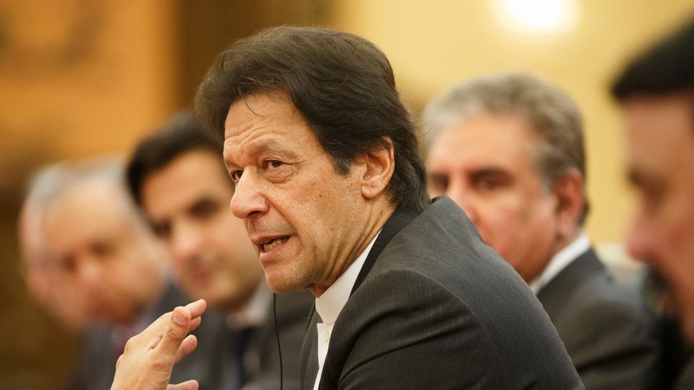 عمران خان يزور كشمير في أوج التوتر مع الهند