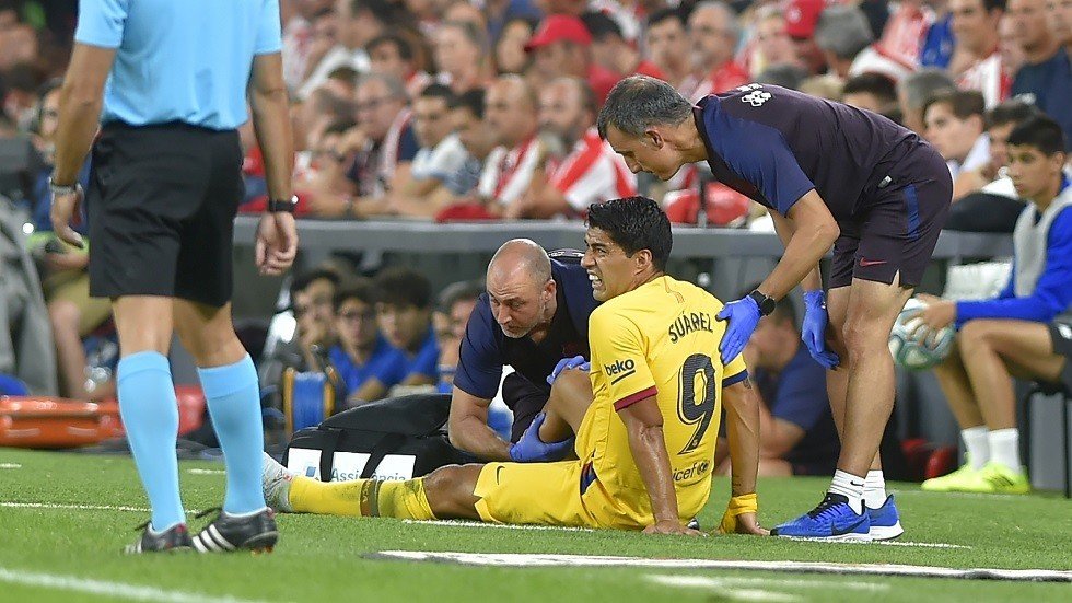 برشلونة يعلن تفاصيل إصابة سواريز