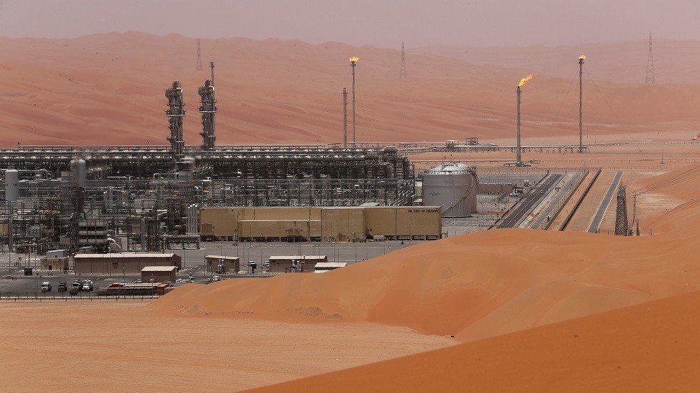 مصدر سعودي يؤكد استهداف الحوثيين حقل الشيبة النفطي ومصفاته