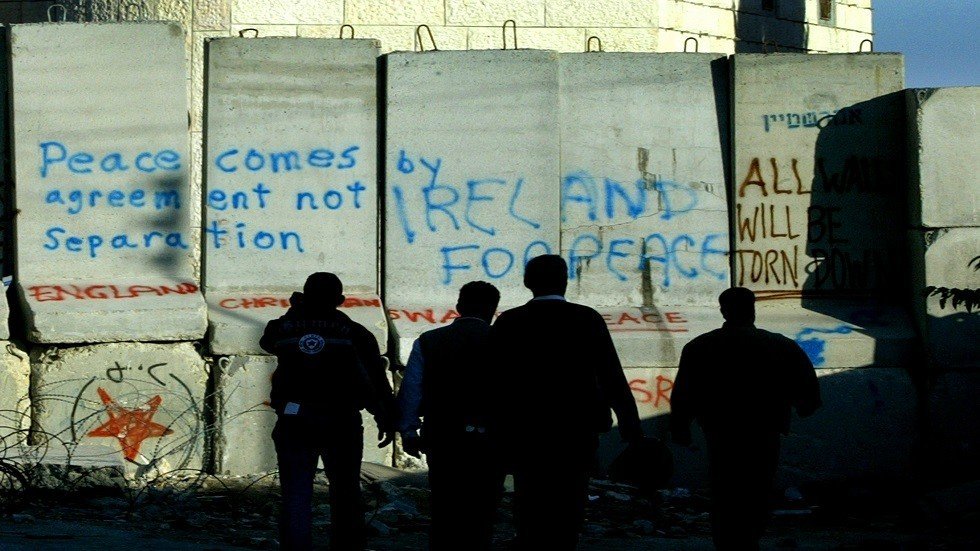 إسرائيل توزع إخطارات هدم وإخلاء تطال أكثر من 20 منشأة فلسطينية شمالي القدس