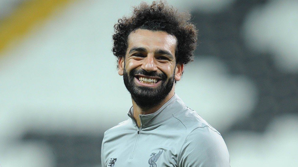 محمد صلاح يجري بسرعة فائقة على سطح الماء.. فيديو