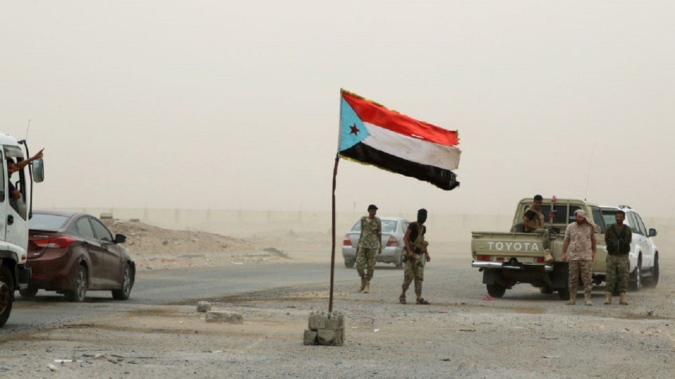 مراسلنا: قتلى وجرحى في صفوف "الانتقالي" بكمين لـ "القاعدة" جنوب اليمن