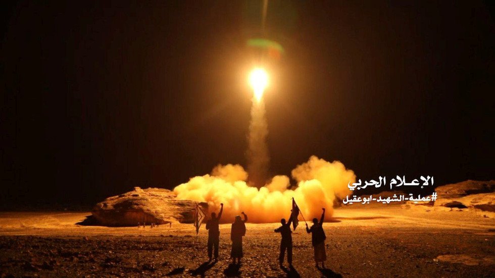 الحوثيون يطلقون صاروخا باليستيا جديدا على السعودية