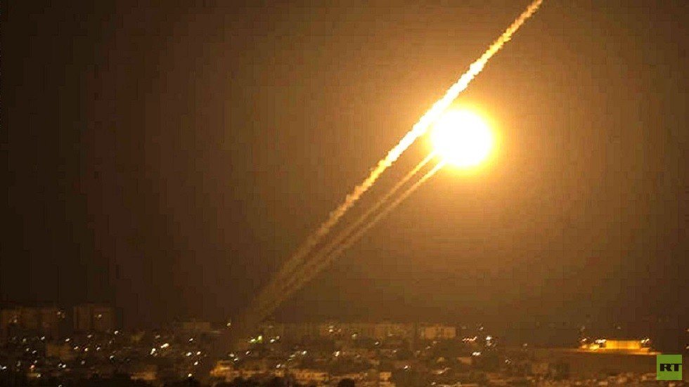 الجيش الإسرائيلي يقصف موقعا في غزة ردا على إطلاق صاروخ