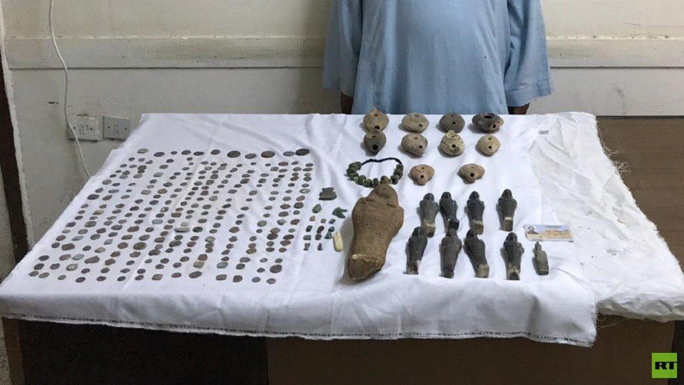 مصر.. ضبط كمية كبيرة من القطع الأثرية المعدة للبيع (صور + فيديو)