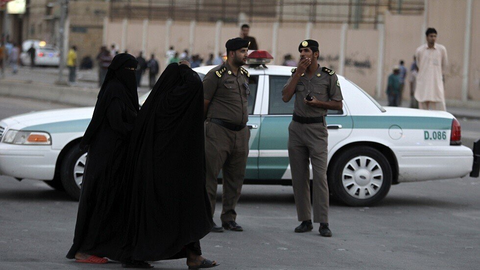 شرطة مكة تصدر بيانا بشأن فيديو "خطف" طالب أمام مدرسة في جدة