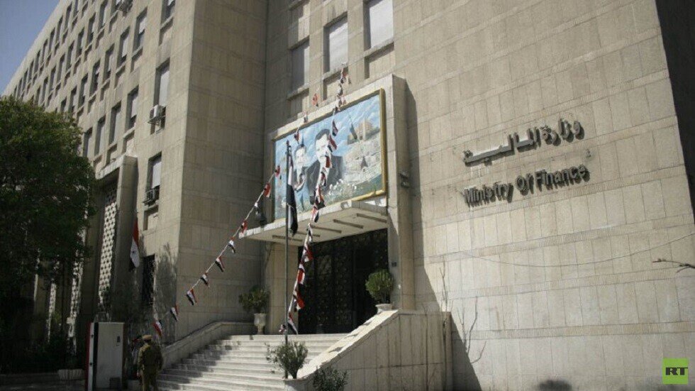 أول الغيث قطرة.. دمشق تؤكد لـRT حجزها على أموال وزير سوري وزوجته الأوكرانية