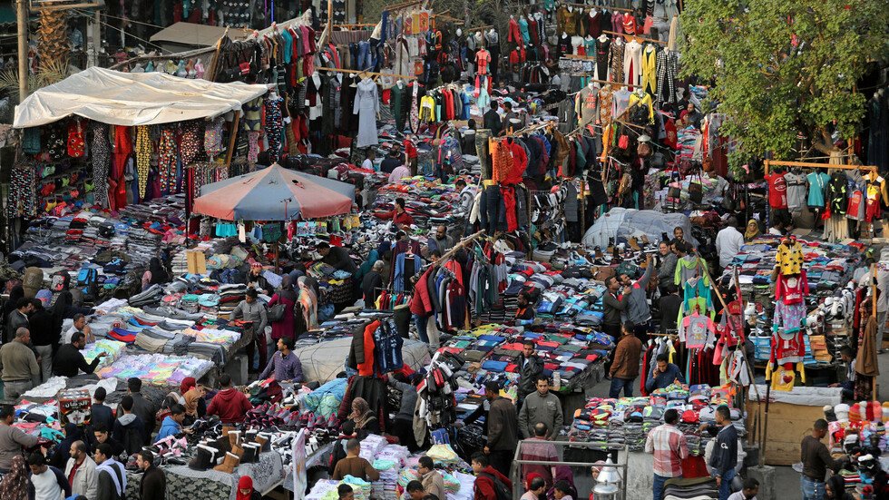 في قلب القاهرة.. ماسح أحذية يعمل وسيطا في بيع الأعضاء البشرية!