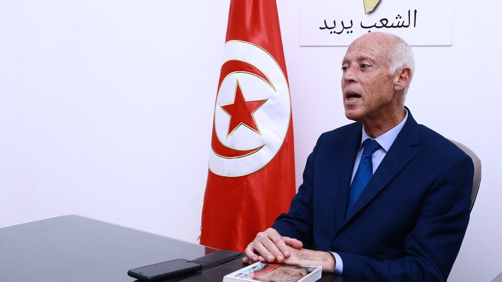 قيس سعيّد يعلن أن الجزائر ستكون وجهته الخارجية الأولى في حال فوزه بالرئاسة التونسية