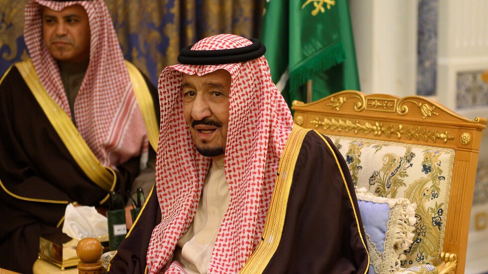الملك سلمان يؤكد أن السعودية ستدافع عن أراضيها ومنشآتها أيا كان مصدر هذه الهجمات