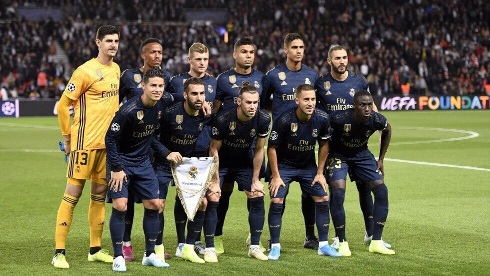 بيل يستفز مشجعي ريال مدريد برفضه حمل راية الملكي (فيديو)