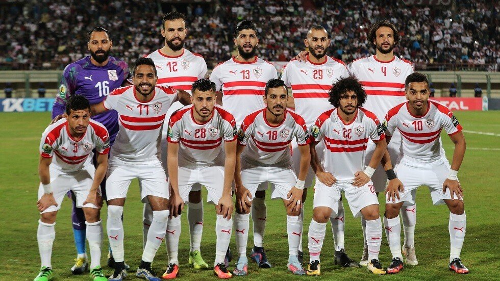 فيديو.. لاعبو الزمالك يغادرون الملعب ويرفضون استلام الميداليات الفضية