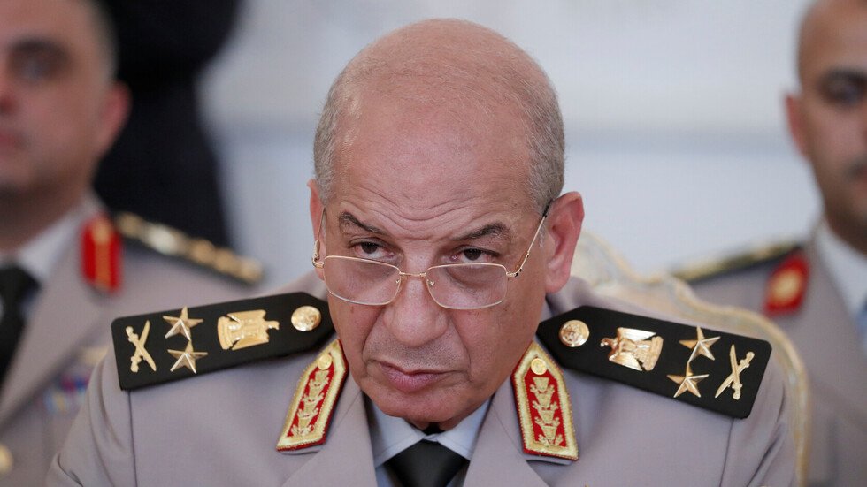 وزير الدفاع المصري يتحدث عن الأمن القومي وضخ دماء جديدة في القوات المسلحة