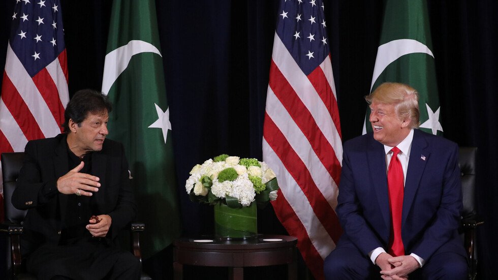 خان: ترامب ومحمد بن سلمان طلبا مني وساطة مع إيران وتحدثت لروحاني