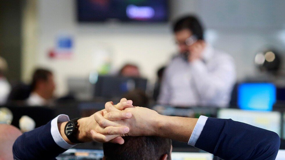 انخفاض الأسهم الأوروبية وسط حالة عدم اليقين السياسي في واشنطن