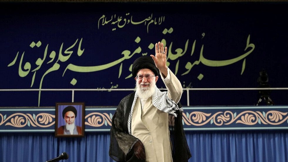 لأول مرة.. طهران تنشر صورة من اجتماع خامنئي وسليماني ونصر الله