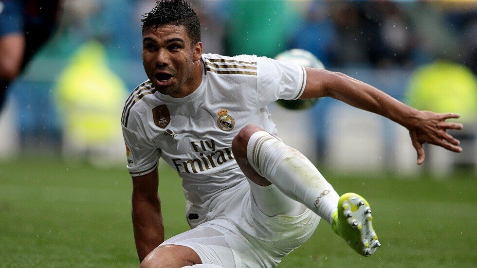لصوص يقتحمون منزل كاسيميرو أثناء مواجهة ديربي مدريد (فيديو)