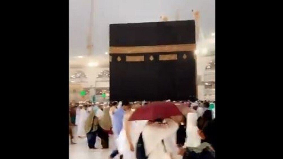 أمطار غزيرة في الحرم المكي