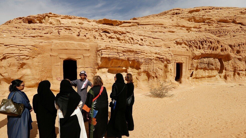 السعودية تحدد ضوابط وشروط الحصول على التأشيرة السياحية