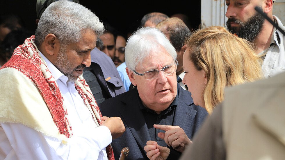 المبعوث الأممي إلى اليمن يلتقي وفد الحوثيين في سلطنة عمان