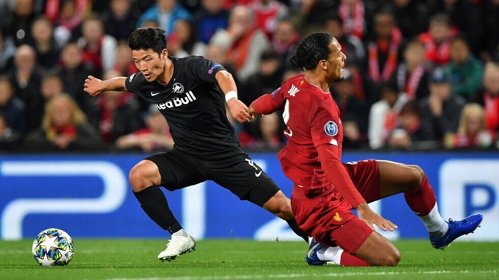 فان دايك في مهب الريح.. لاعب "مغمور" يتلاعب به ويشتت تركيزه (فيديو)