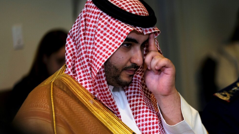 خالد بن سلمان يرد على ظريف ويتحدث عن "إيجابية" بالتعامل مع التهدئة في اليمن