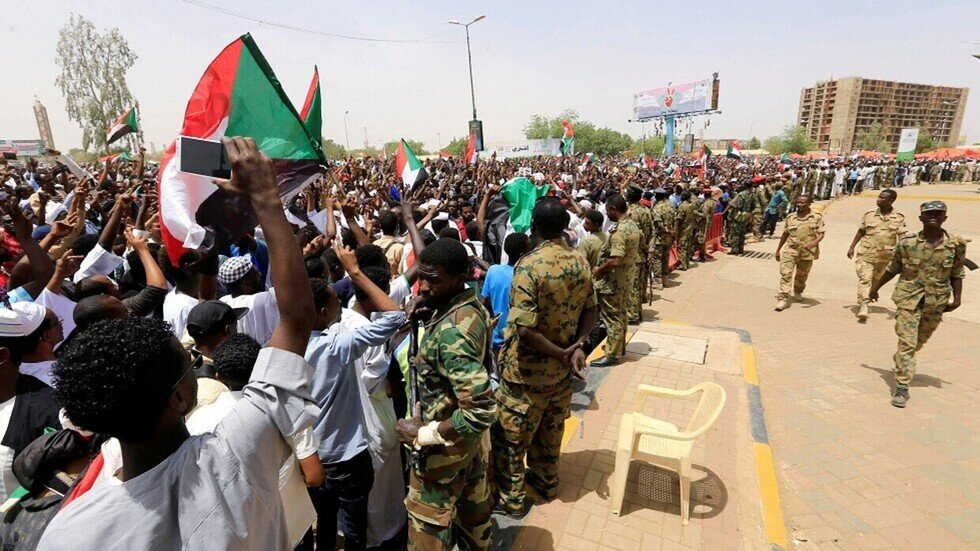 السودان.. مقتل عسكري وجرح ضابطين وتدمير مصانع تعدين بهجوم مسلح في جنوب كردفان