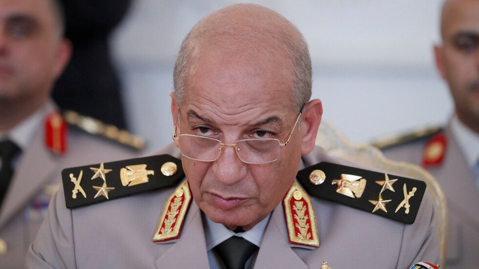 وزير الدفاع المصري يوجه برقية تهنئة للرئيس: لا تهاون مع معتد ولا تفريط في حبة رمل من أرض مصر