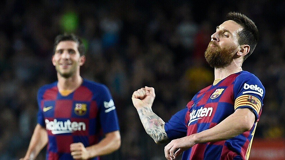 برشلونة يكتسح إشبيلية 
