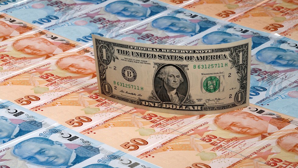 هبوط الليرة التركية عقب تهديد ترامب بتدمير اقتصاد البلاد