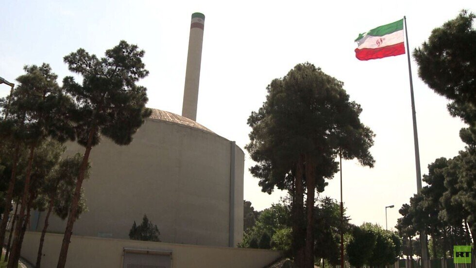 طهران تهدد بتقليص مزيد من التزاماتها