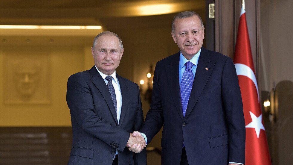 أردوغان يجري محادثات هاتفية مع بوتين حول العملية العسكرية في سوريا
