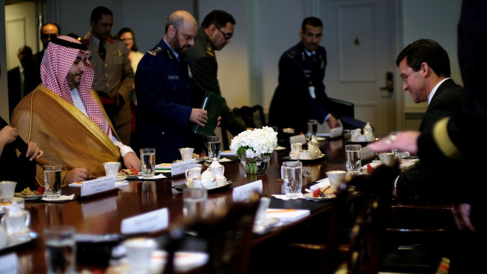 خالد بن سلمان يبحث مع بومبيو وإسبر تعزيز التعاون