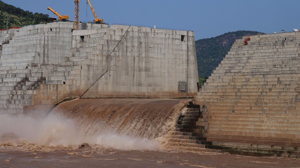 سكرتير الرئيس المصري الأسبق: بطاريات الصواريخ الإسرائيلية تحيط بجدران 