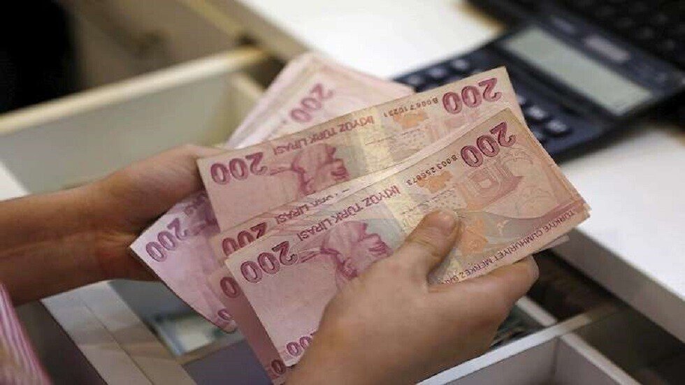 الليرة التركية تهبط إلى 5.9 مقابل الدولار بعد تهديد أمريكي بعقوبات على أنقرة